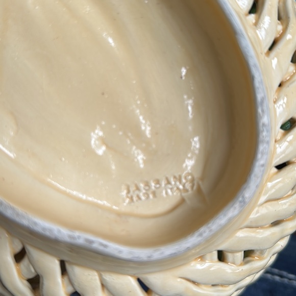 Vintage Majolica Fruit Bowl Bassano Italy Woven Basket Weave 11" Large (36) - Picture 5 of 8